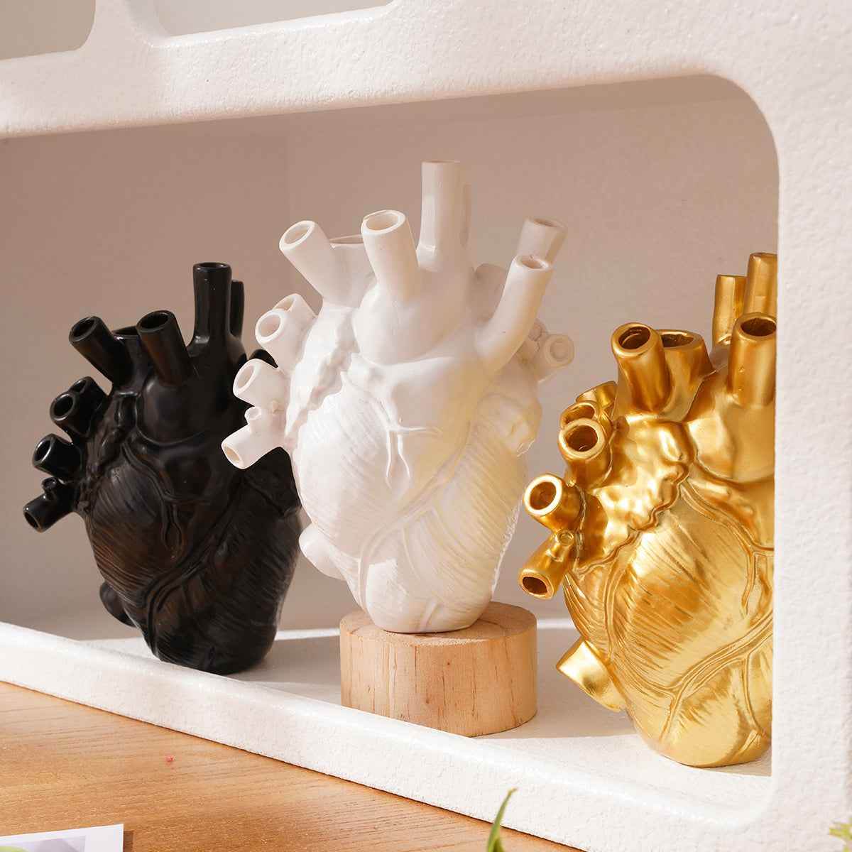 1pc Creative Heart Vase - Resin Decorative Bottle Dried Flower Container - Halloween Thanksgiving Christmas Decor - Indoor Ornament - For Home Decor Lovers - BON's