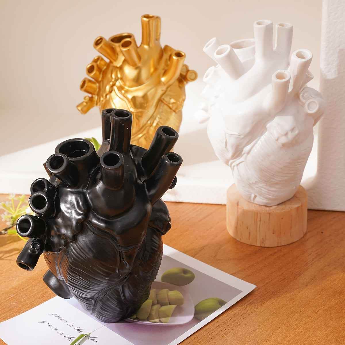 1pc Creative Heart Vase - Resin Decorative Bottle Dried Flower Container - Halloween Thanksgiving Christmas Decor - Indoor Ornament - For Home Decor Lovers - BON's