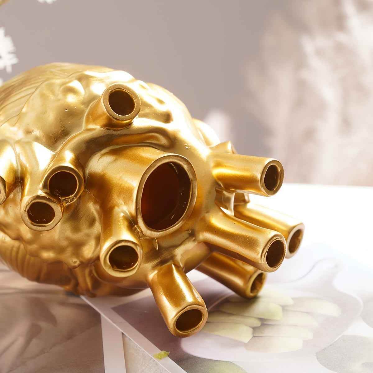 1pc Creative Heart Vase - Resin Decorative Bottle Dried Flower Container - Halloween Thanksgiving Christmas Decor - Indoor Ornament - For Home Decor Lovers - BON's