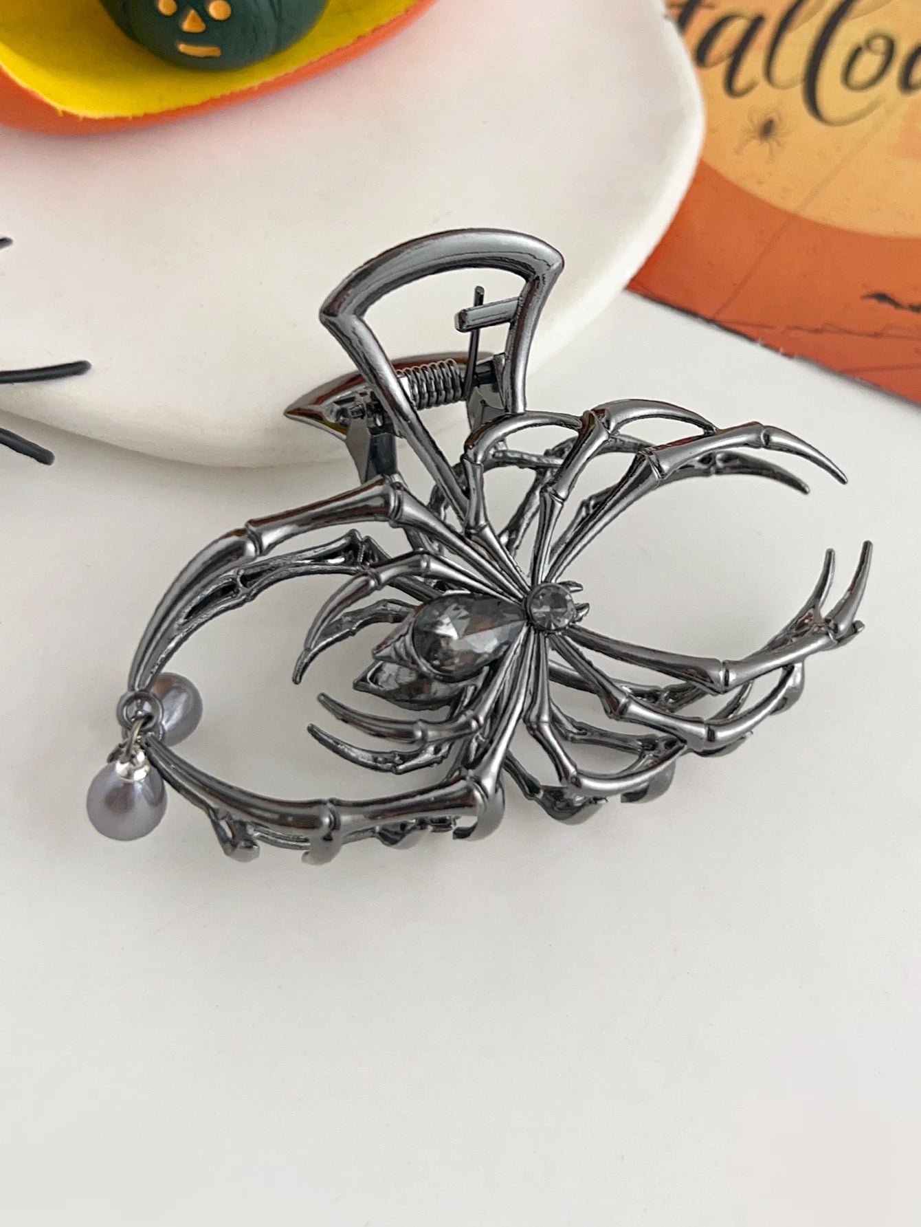 Black Spider Hair Claw Clip – Gothic Halloween Accessory with Pearl Charm & Strong Hold