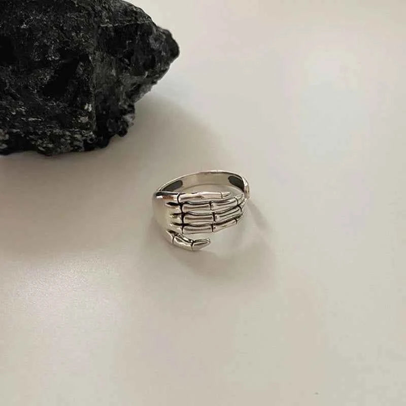 Vintage Five Finger Claw Rings For Women Men Punk Skeleton Hand Adjustable Ring Hip Hop Party Halloween Jewelry Gifts
